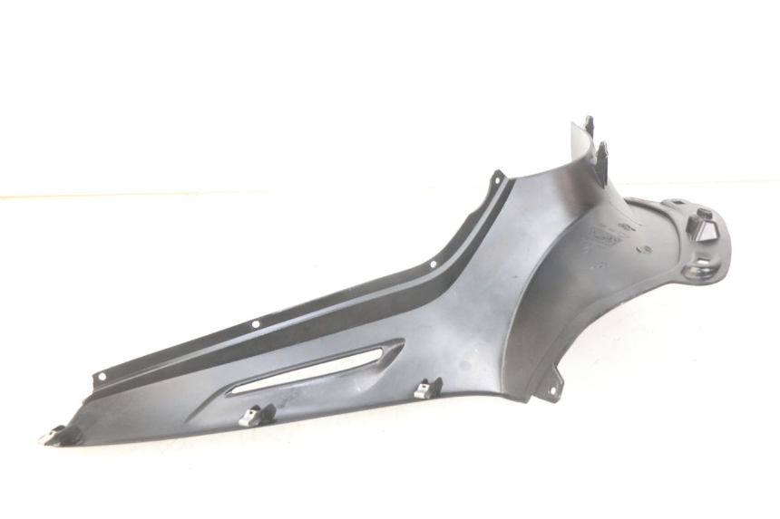 photo de RECHTER BINNENKAP PIAGGIO BEVERLY 125 (2010 - 2015) - Zoom op gebruiksstaat