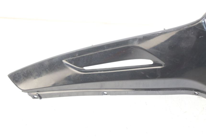 photo de RECHTER BINNENKAP PIAGGIO BEVERLY 125 (2010 - 2015) - Bevestigingspunten