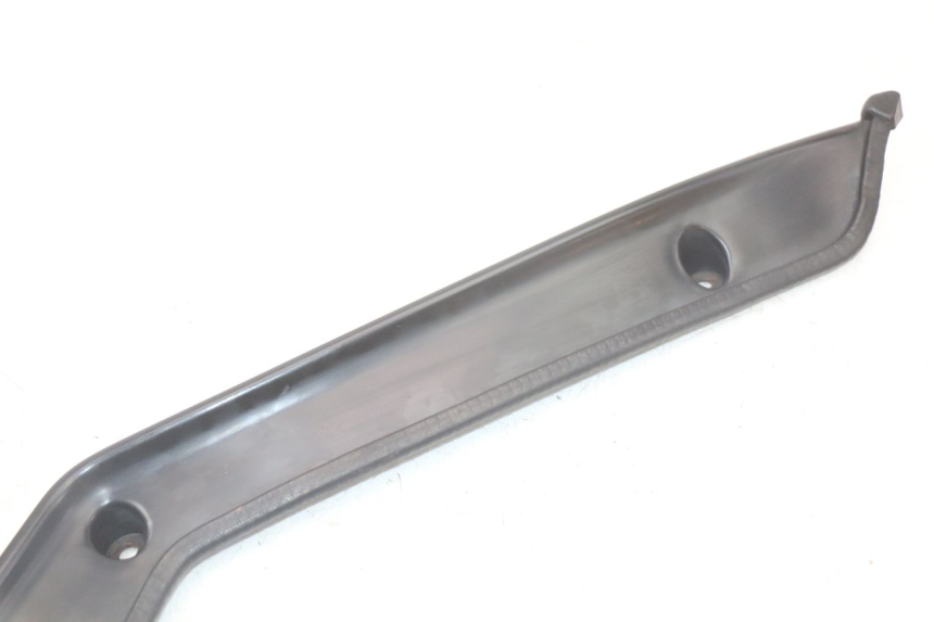 photo de RECHTER BINNENKAP KAWASAKI GTR 1000 (1994 - 2004) - Zoom op gebruiksstaat