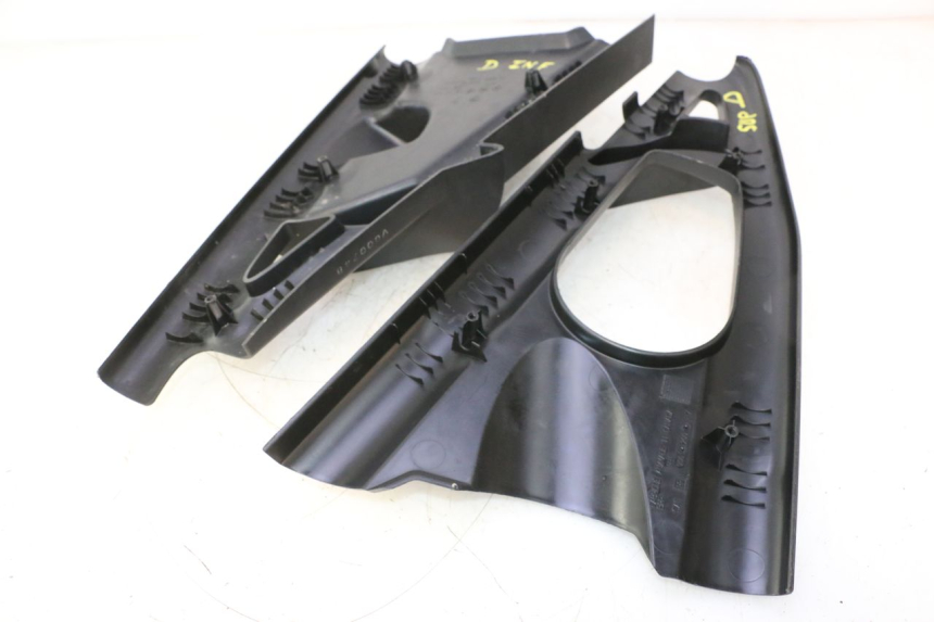 photo de RECHTE BINNENSCHORT CAN-AM SPYDER RS 1000 (2008 - 2012) - Detail van het onderdeel