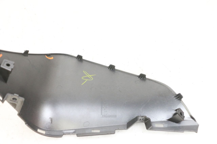 photo de RECHTER BINNENSCHERM YAMAHA TRICITY 300 (2020 - 2024) - Zoom op gebruiksstaat