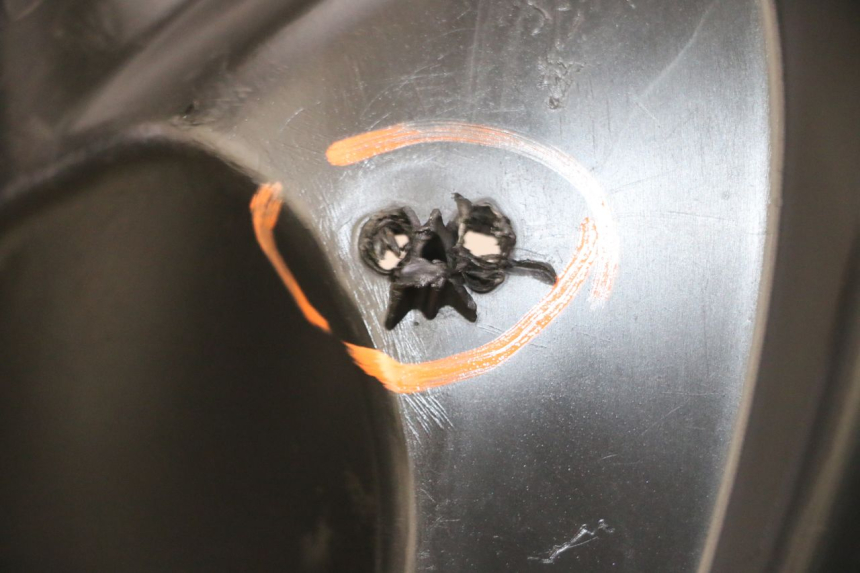 photo de BINNENSCHERM PEUGEOT JET FORCE CARBU 50 (2003 - 2016) - Bevestigingspunten