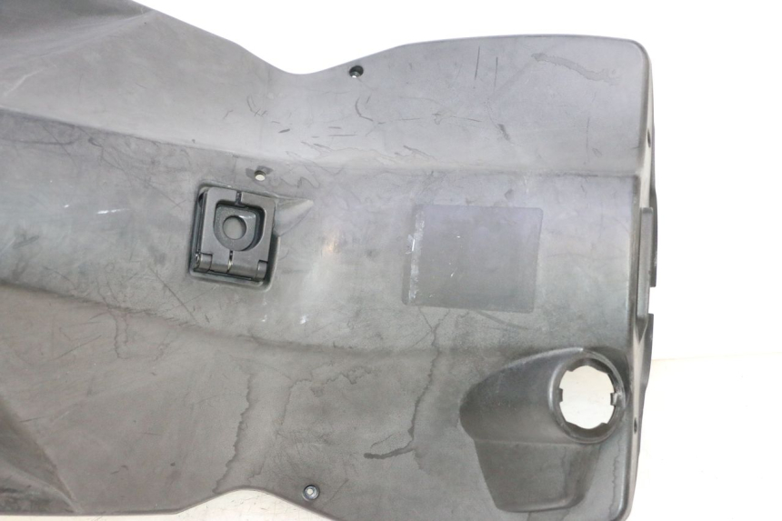photo de BINNENSCHERM PEUGEOT KISBEE 2T 50 (2010 - 2017) - Bevestigingspunten