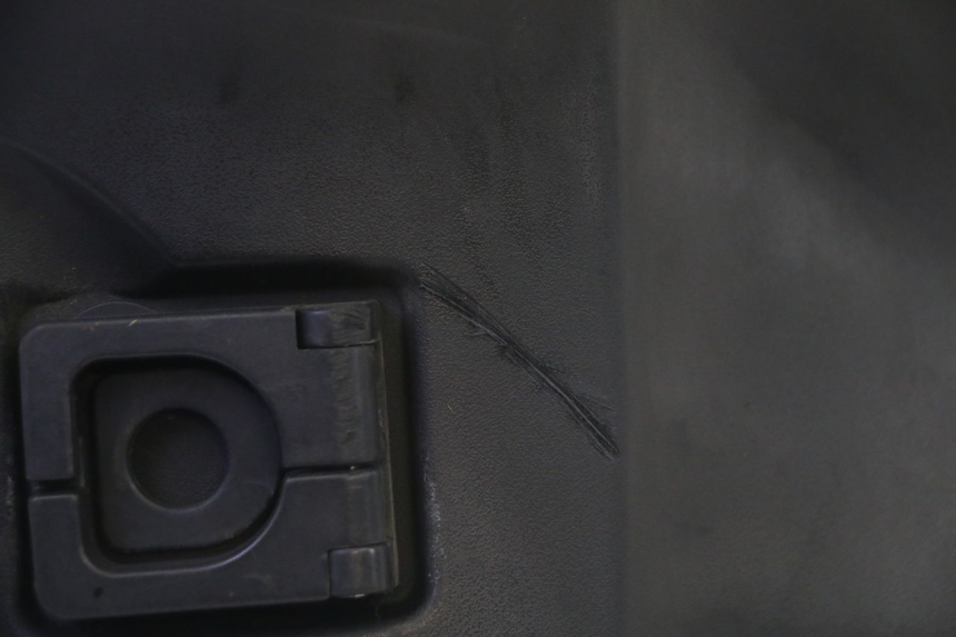 photo de BINNENSCHERM PEUGEOT KISBEE 4T 50 (2018 - 2022) - Bevestigingspunten