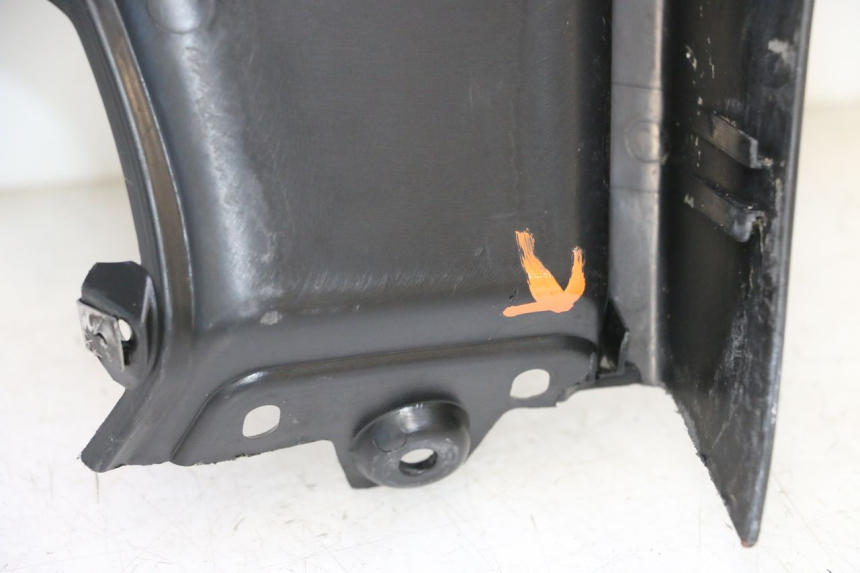 photo de BINNENSCHERM PIAGGIO MP3 RL 250 (2006 - 2010) - Bevestigingspunten