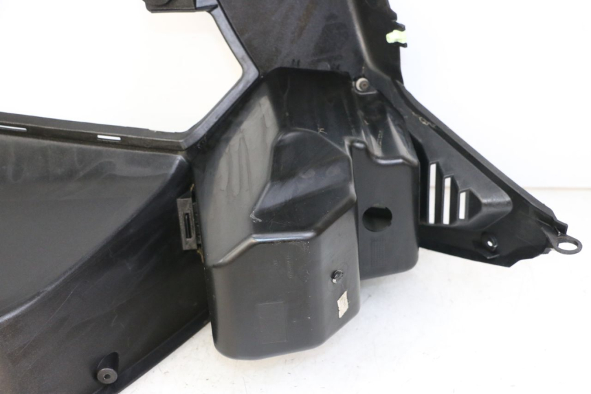 photo de BINNENSCHERM PEUGEOT SATELIS COMPRESSOR K15 125 (2006 - 2009) - Bevestigingspunten