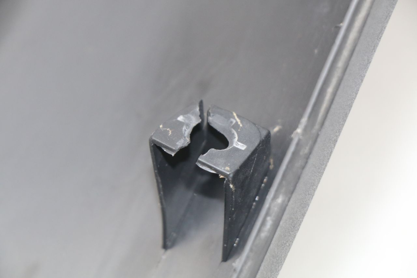 photo de BINNENSCHERM DAELIM S4 50 (2010 - 2015) - Bevestigingspunten