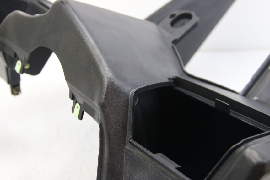 photo de BINNENSCHERM PEUGEOT SATELIS 125 (2006 - 2009) - Zoom op componenten