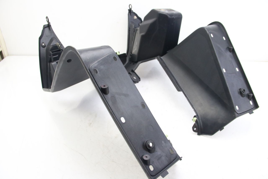 photo de BINNENSCHERM PEUGEOT SATELIS 125 (2006 - 2009) - Bevestigingspunten