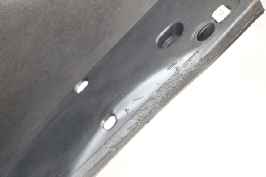 photo de BINNENSCHERM PEUGEOT SATELIS 125 (2013 - 2018) - Bevestigingspunten