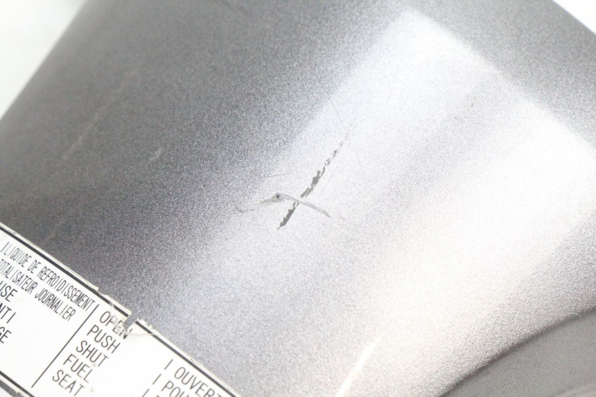 photo de BOVENSTE BINNENSCHERM HONDA PCX (JF28) 125 (2009 - 2011) - Detail van het onderdeel