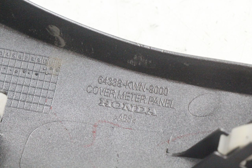 photo de BOVENSTE BINNENSCHERM HONDA PCX (JF28) 125 (2009 - 2011) - Bevestigingspunten