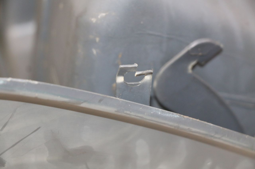 photo de BINNENSCHERM PEUGEOT SV 125 (1991 - 1994) - Bevestigingspunten