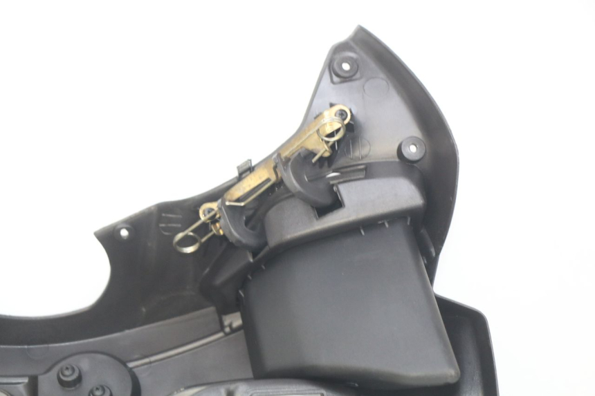 photo de BINNENSCHERM PIAGGIO X9 125 (2000 - 2003) - Bevestigingspunten