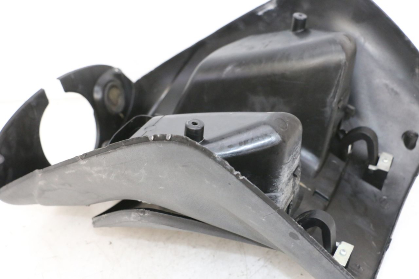 photo de BINNENSCHERM PIAGGIO ZIP 4T 50 (2018 - 2020) - Bevestigingspunten