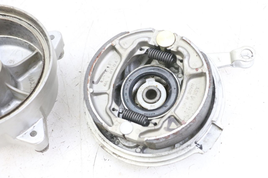 photo de VOORREMTROMMEL HONDA SCV LEAD 100 (2003 - 2007) - Kenmerkende details