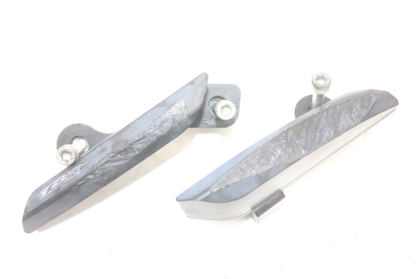 photo de MOTORDEMPING SUZUKI GSR 750 (2011 - 2017) - Hoofdaanzicht