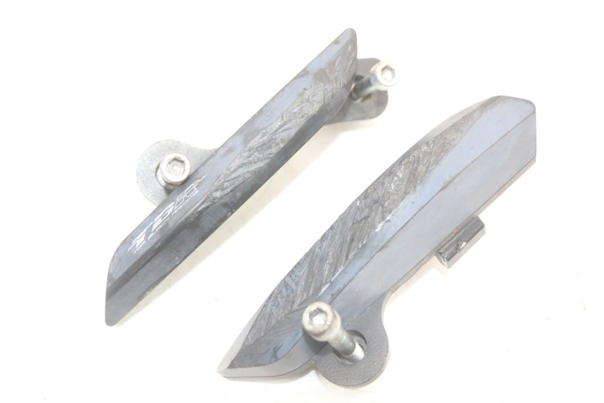 photo de MOTORDEMPING SUZUKI GSR 750 (2011 - 2017) - Zoom op gebruiksstaat