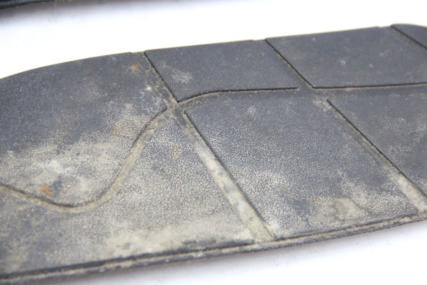 photo de VOETSTEUNMATTEN APRILIA ATLANTIC 500 (2002 - 2003) - Kenmerkende details