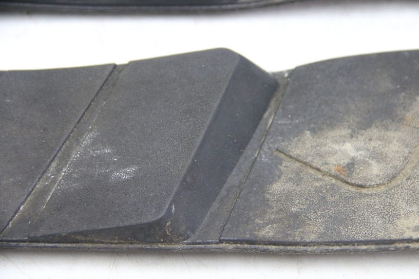 photo de VOETSTEUNMATTEN APRILIA ATLANTIC 500 (2002 - 2003) - Zoom op componenten