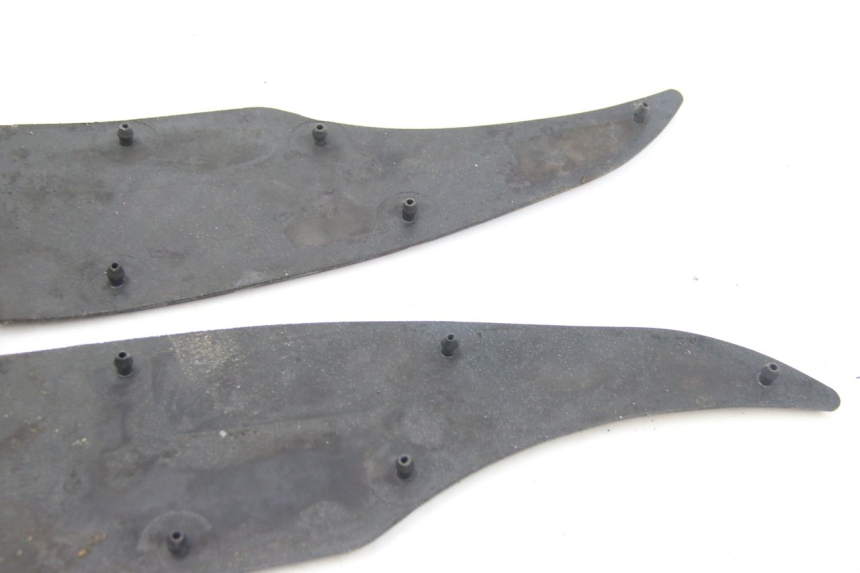 photo de VOETSTEUNMATTEN APRILIA ATLANTIC 500 (2002 - 2003) - Bevestigingspunten