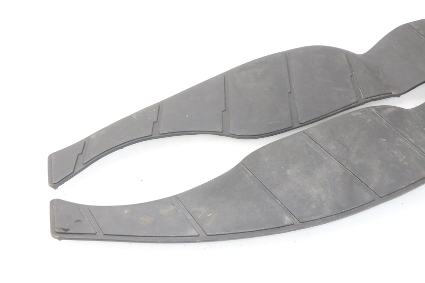 photo de VOETSTEPPENMAT SUZUKI BURGMAN 125 (2007 - 2014) - Zoom op gebruiksstaat