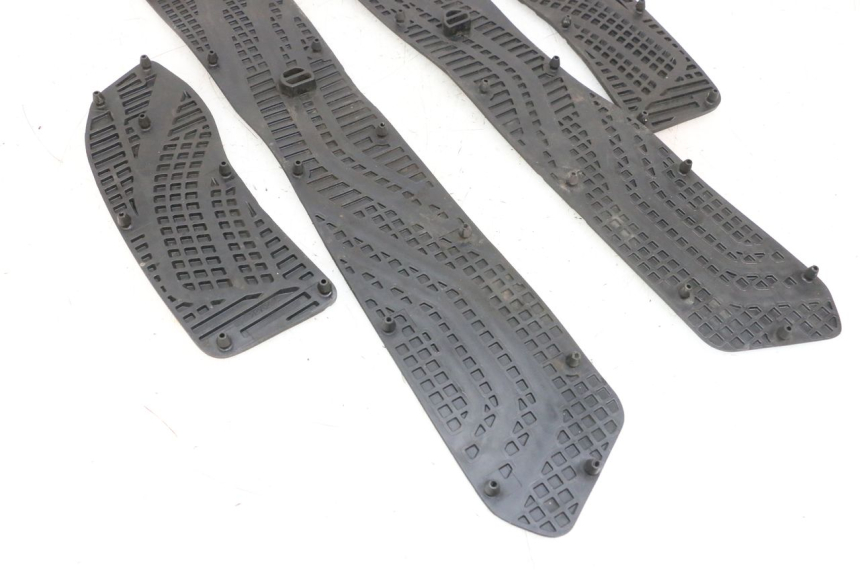 photo de VOETSTEUNMATTEN SUZUKI BURGMAN 650 (2013 - 2020) - Detail van het onderdeel