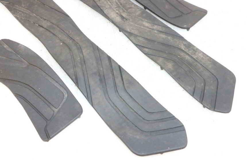 photo de VOETSTEUNMATTEN SUZUKI BURGMAN 650 (2013 - 2020) - Bevestigingspunten