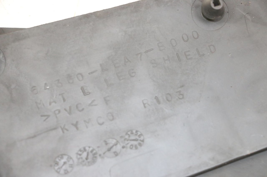 photo de VOETSTEUNMATTEN KYMCO DINK STREET ABS 125 (2011 - 2018) - Detail van het onderdeel