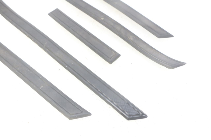 photo de VOETSTEPPENMAT PEUGEOT DJANGO 2T 50 (2014 - 2019) - Zoom op gebruiksstaat