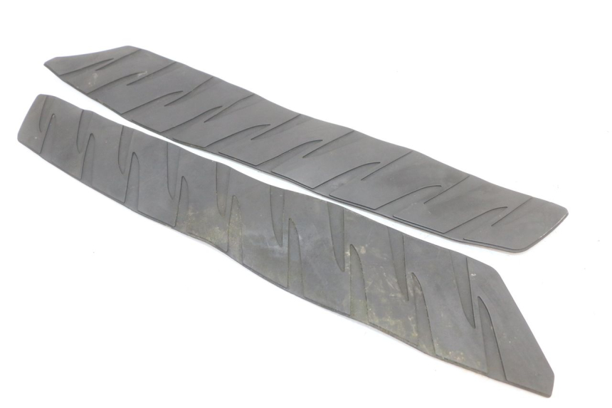 photo de VOETSTEPPENMATTEN HONDA FJS SILVER WING SILVERWING 400 (2005 - 2008) - Detail van het onderdeel