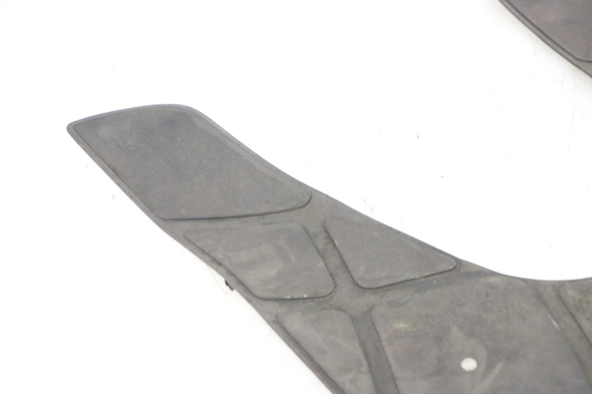 photo de VOETSTEPPENMATTEN KYMCO GRAND DINK 125 (2002 - 2007) - Detail van het onderdeel