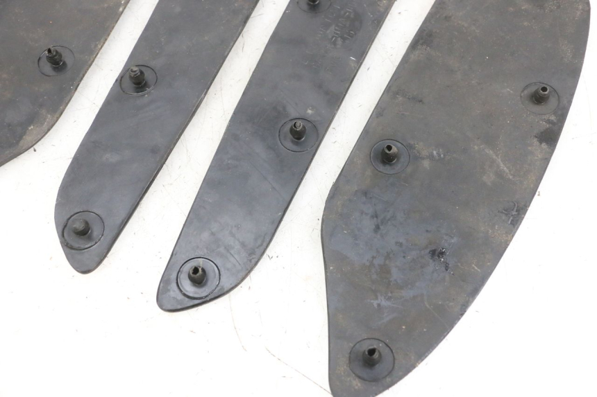 photo de VOETSTEPPENMAT SYM GTS EVO 125 (2009 - 2013) - Zoom op gebruiksstaat