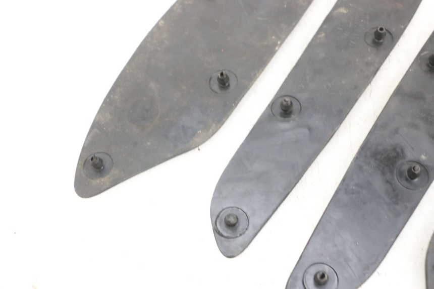 photo de VOETSTEPPENMAT SYM GTS EVO 125 (2009 - 2013) - Andere kijkhoek