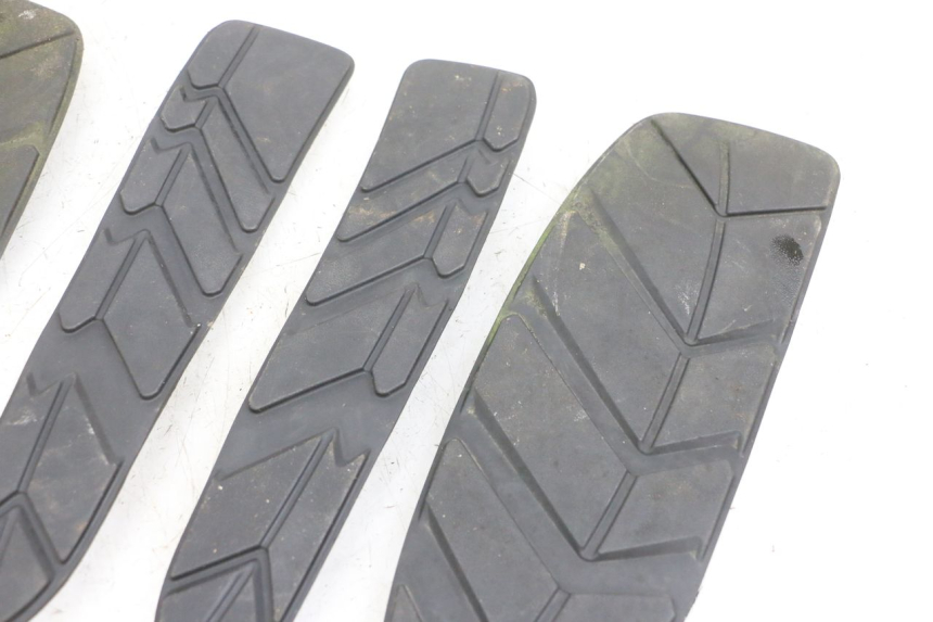 photo de VOETSTEPPENMAT SYM GTS EVO 125 (2009 - 2013) - Staat van het oppervlak