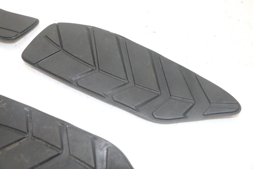 photo de VOETSTEPPENMAT SYM GTS EVO 125 (2009 - 2013) - Overzicht