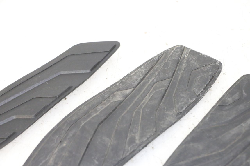 photo de VOETSTEPPENMAT SYM JOYMAX 125 (2010 - 2017) - Andere kijkhoek