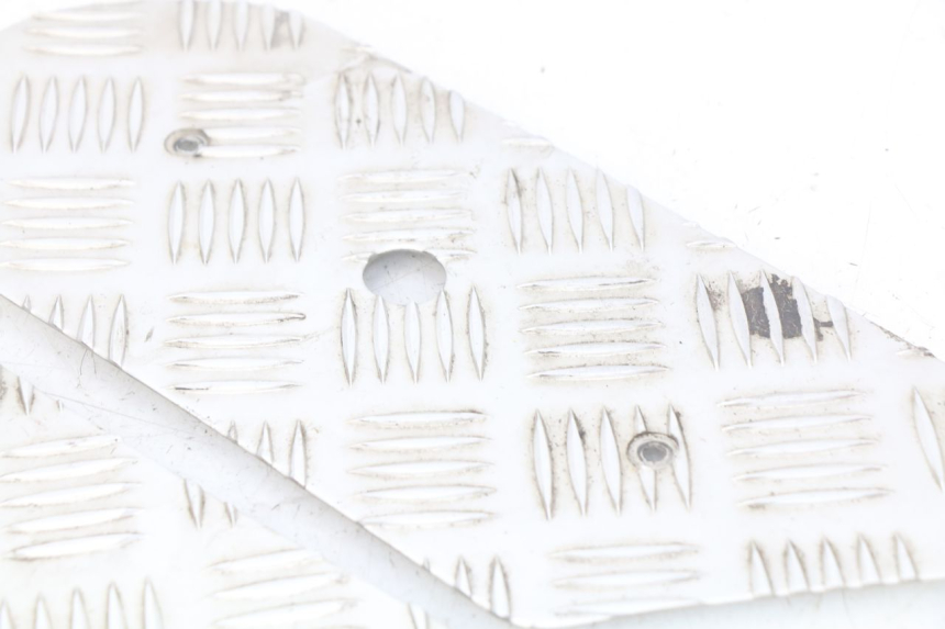 photo de VOETSTEPPENMAT PEUGEOT KISBEE 2T 50 (2010 - 2017) - Zoom op gebruiksstaat