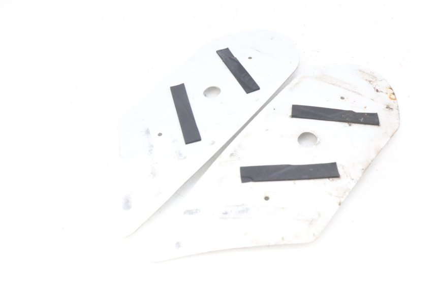 photo de VOETSTEPPENMAT PEUGEOT KISBEE 2T 50 (2010 - 2017) - Detail van het onderdeel