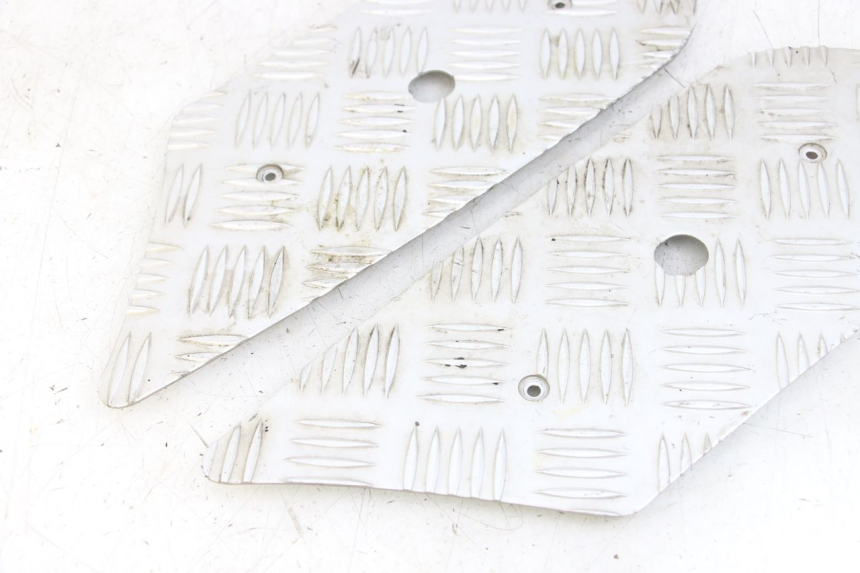 photo de VOETSTEUNMATTEN PEUGEOT KISBEE 4T 50 (2018 - 2022) - Zoom op gebruiksstaat