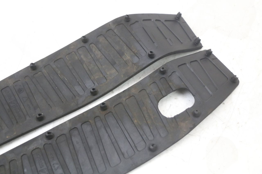 photo de VOETSTEUNMATTEN PIAGGIO MP3 HPE 350 (2018 - 2020) - Kenmerkende details