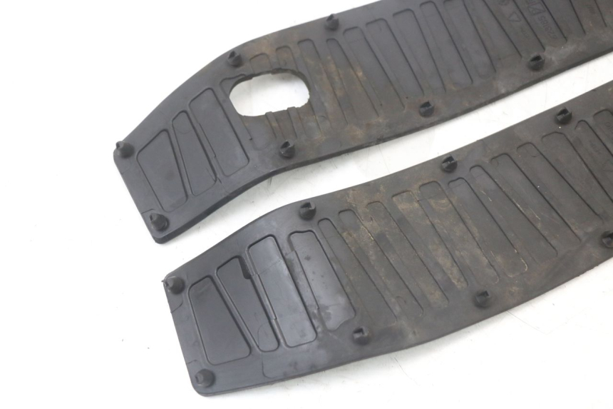 photo de VOETSTEUNMATTEN PIAGGIO MP3 HPE 350 (2018 - 2020) - Staat van het oppervlak