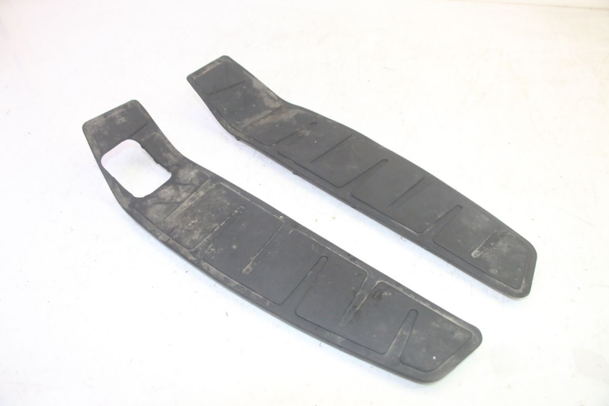 photo de VOETSTEUNMATTEN PIAGGIO MP3 HPE 350 (2018 - 2020) - Detail van het onderdeel