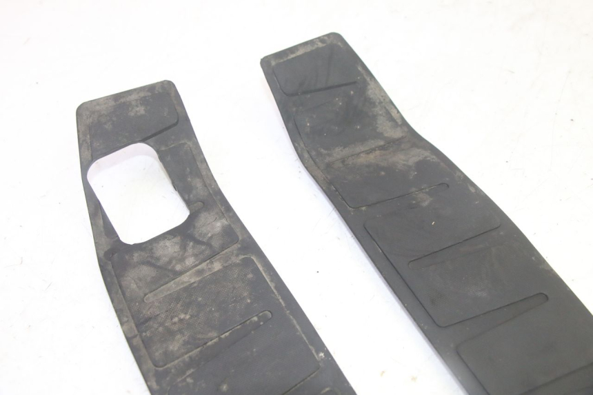 photo de VOETSTEUNMATTEN PIAGGIO MP3 HPE 350 (2018 - 2020) - Zoom op gebruiksstaat