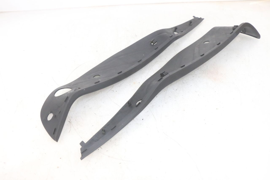 photo de VOETSTEUNMATTEN PIAGGIO MP3 HPE 300 (2019 - 2026) - Detail van het onderdeel