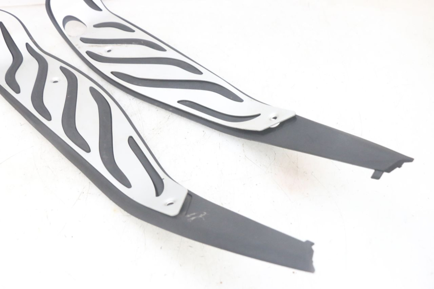 photo de VOETSTEUNMATTEN PIAGGIO MP3 HPE 300 (2019 - 2026) - Detailaanzicht