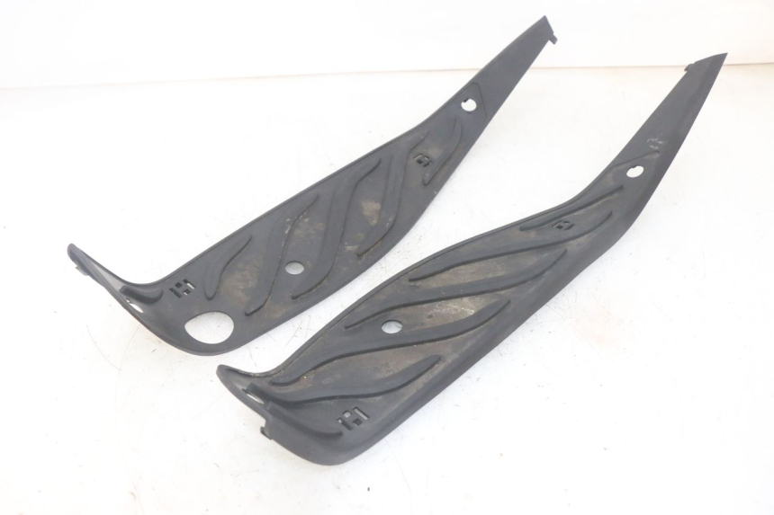 photo de VOETSTEUNMATTEN PIAGGIO MP3 HPE 300 (2019 - 2026) - Staat van het oppervlak