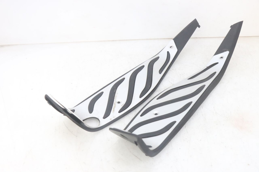 photo de VOETSTEUNMATTEN PIAGGIO MP3 HPE 300 (2019 - 2026) - Gecontroleerd onderdeel