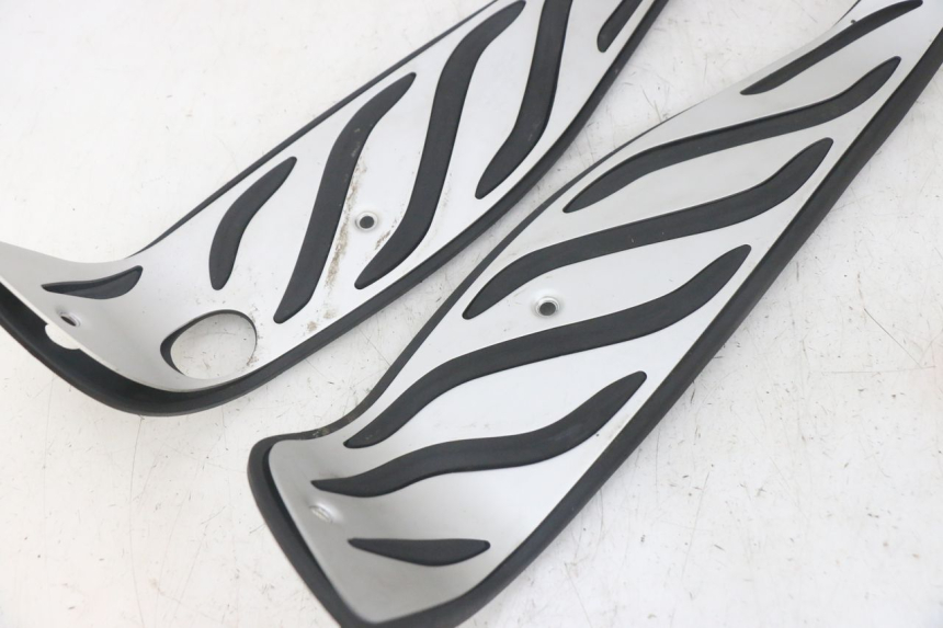 photo de VOETSTEUNMATTEN PIAGGIO MP3 HPE 300 (2019 - 2026) - Markeringen en referenties