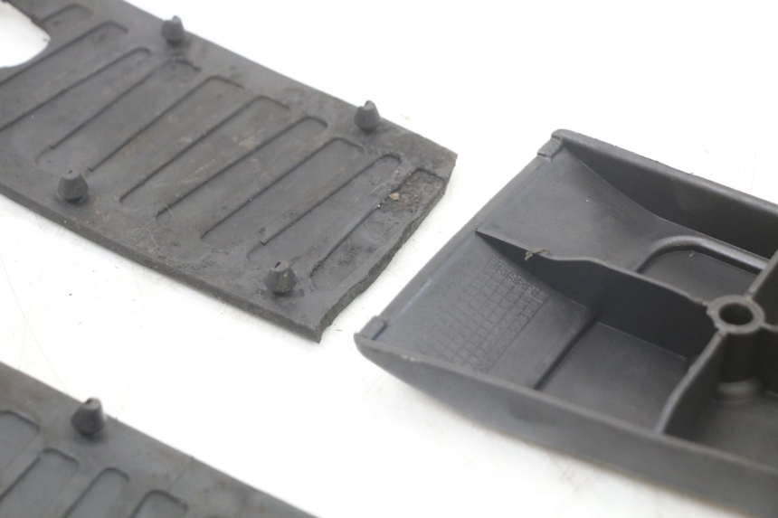 photo de VOETSTEUNMATTEN PIAGGIO MP3 LT 400 (2007 - 2012) - Detail van het onderdeel